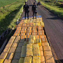 Caminhão é apreendido com 6,7 toneladas de maconha avaliada em R$ 12 milhões
