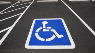 Vaga de estacionamento destinada para pessoa com deficiência