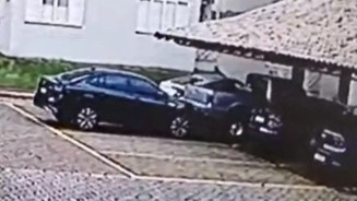 Briga por vaga de garagem termina em destruição de veículo na Capital