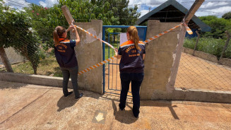 Quadra  de escola em risco de desabamento  é interditada