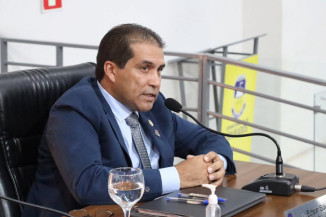 Edson Souza solicita pavimentação  asfáltica no Parque das Nações II