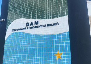 Homem é indiciado pela polícia após divulgar 'nudes' da ex-namorada