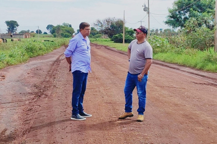 Vereador Dill do Povo (União Brasil) aponta benefícios da obra para população que reside na região (Foto: Assessoria/CMD