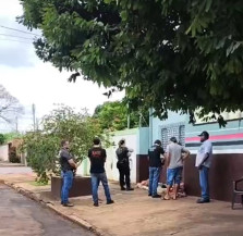 Homem foi encontrado morto em cima de colchão - Foto: Reprodução/Sidnei Bronka