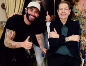 Em noite de pizza, Faustão faz rara aparição junto de Gusttavo Lima