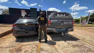 Traficante abandona carro com mais de meia tonelada de maconha durante perseguição