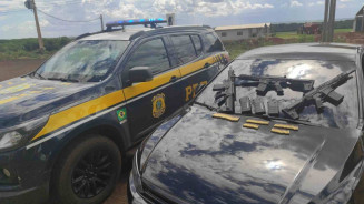 Casal do Rio de Janeiro é preso em Ponta Porã transportando três fuzis em fundo falso