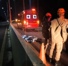 Adolescente tentava cruzar a pista quando foi atropelado - Foto: Sidnei Bronka/reprodução