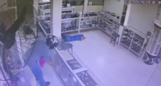 Assaltante troca tiros com policial e é preso após roubo a joalheria