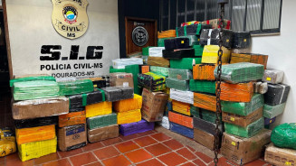A operação desta manhã é um desdobramento de investigações iniciadas após a apreensão de cinco toneladas de maconha em Dourados