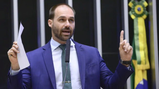 Deputado federal Eduardo Bolsonaro (PL-SP) em discurso no plenário  - Foto: Nilson Bastian/Câmara dos Deputados
