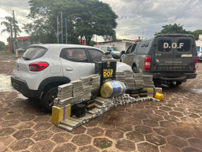 Carro roubado é apreendido com mais de 460 quilos de drogas  na MS-156