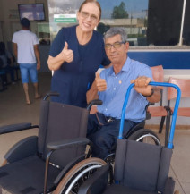 Vereador Alex Cadeirante faz doação de cadeiras de rodas para UPA