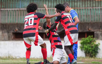 Equipe do Águia Negra durante comemoração de Gol - Foto: Foto: Marcelo Berton
