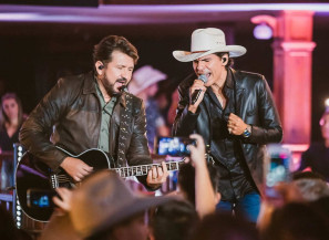 A dupla Jads & Jadson se apresentará na noite de sábado, 19 de abril, como uma das atrações da 1ª Festa da Páscoa de Dourados. Foto: Divulgação
