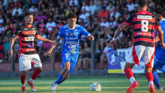 Ivinhema venceu o jogo de ida por 1 a 0 e leva vantagem para decidir a vaga em casa neste domingo (Foto: Marcelo Berton/@berton_shots_jpn)
