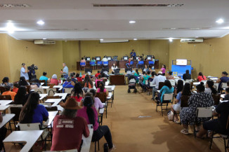 Prefeito Marçal Filho acompanhou início dos atendimentos na manhã desta segunda-feira, no auditório da prefeitura. Foto: A. Frota