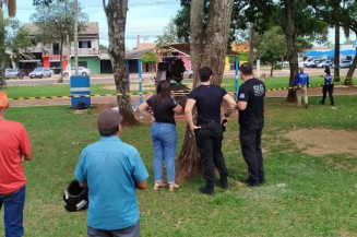Local onde corpo foi encontrado foi isolado para o trabalho da perícia (Foto: Corpo de Bombeiros)