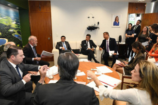 O prefeito Marçal Filho reunido em Brasília com a bancada federal de Mato Grosso do Sul: emendas para Dourados – Foto: Assecom