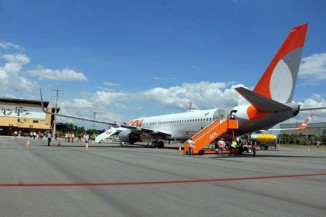 Aeronave da Gol no aeroporto de Bonito (Foto: Silvio Andrade/Governo de MS)