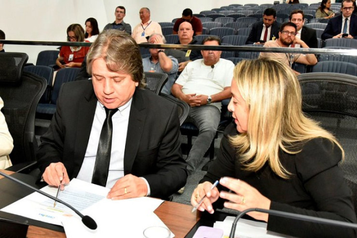 Deputado Caravina e a deputada Lia Nogueira usaram a palavra para falar sobre o combate à violência contra as mulheres