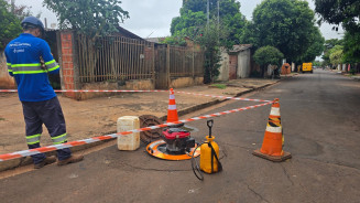 Equipamento constata ligação de água da chuva na rede de esgoto em casas de Dourados