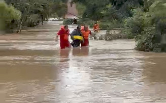 Bombeiros fizeram o resgate das vítimas - Foto: reprodução