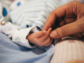 Bebê de 10 meses é estuprada por marido da bisavó
