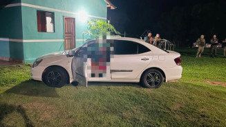 Vítima foi morta dentro do carro (Foto: Reprodução, Polícia Nacional)