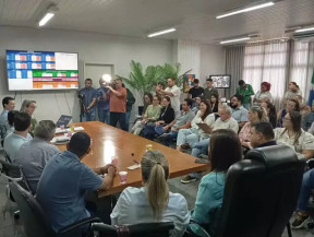 Dados sobre doenças respiratórias são apresentados durante reunião (Foto: Gabriela Couto/Campo Grande News)