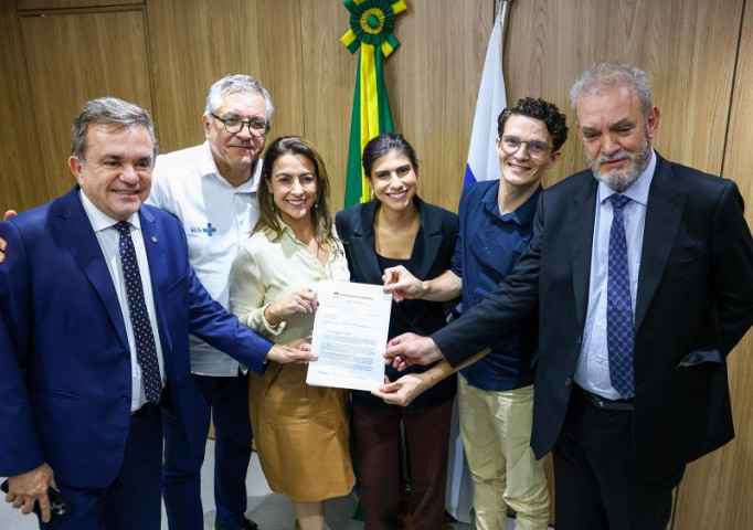 Franklin Schmalz, ministro Alexandre Padilha e membros da bancada federal de Mato Grosso do Sul (Foto: Assessoria/CMD)