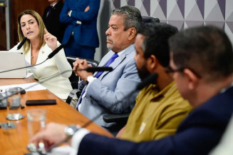 Soraya Thronicke (Podemos-MS), durante sessão da CPI das Bets (Saulo Cruz/Agência Senado)   Leia mais em: https://veja.abril.com.br/coluna/maquiavel/video-soraya-thronicke-da-voz-de-prisao-a-testemunha-na-cpi-das-bets/