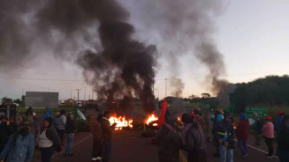 Dezenas de manifestantes aderiram ao movimento (Foto: Direto das Ruas)