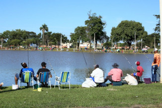 Pesca está liberada nesta quinta-feira no lago do parque Antenor Martins
