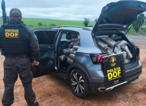 Adolescente tenta fugir da polícia com R$ 2 milhões em drogas e carro furtado