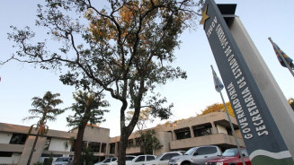 Governo de MS propõe reajustar salários dos servidores em 5,06%
