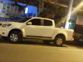 Casal é vítima de assalto seguido de golpe ao tentar recuperar caminhonete