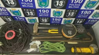 Dupla invade Correios, tenta arrombar cofre e vai presa