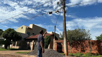 Inspetor Cabral critica descaso com fiação em postes e cobra responsabilidade de empresas