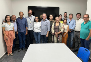 Elias Ishy acompanha Vander em entrega de emenda ao HU de Dourados