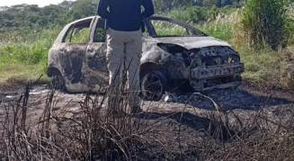 Pistoleiros incendeiam carro usado em execução de advogado