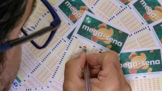 Acumulada, Mega-Sena pode pagar R$ 55 milhões nesta terça-feira