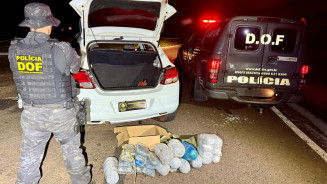 Casal é preso com drogas em táxi