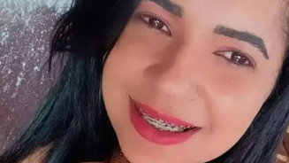Mulher é assassinada a tiros na frente dos filhos
