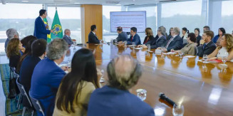 Medicina, direito, odonto, enfermagem e psicologia só devem ser ofertados presencial