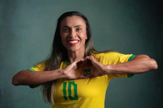 Marta é eleita a melhor jogadora da história do futebol feminino