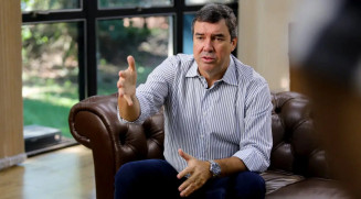 Governador do MS, Eduardo Riedel busca reeleição em 2026. (Foto: Saul Schramm/Governo do MS)