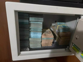 Dinheiro encontrado em cofre de apartamento. (Foto: Campo Grande News/Divulgação)