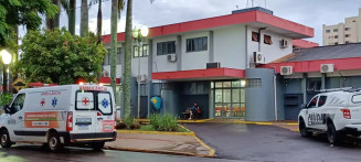 Idoso morre um mês após cair do telhado de casa