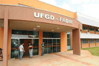 UFGD abre vagas para intérpretes de libras com salário de quase R$ 5 mil